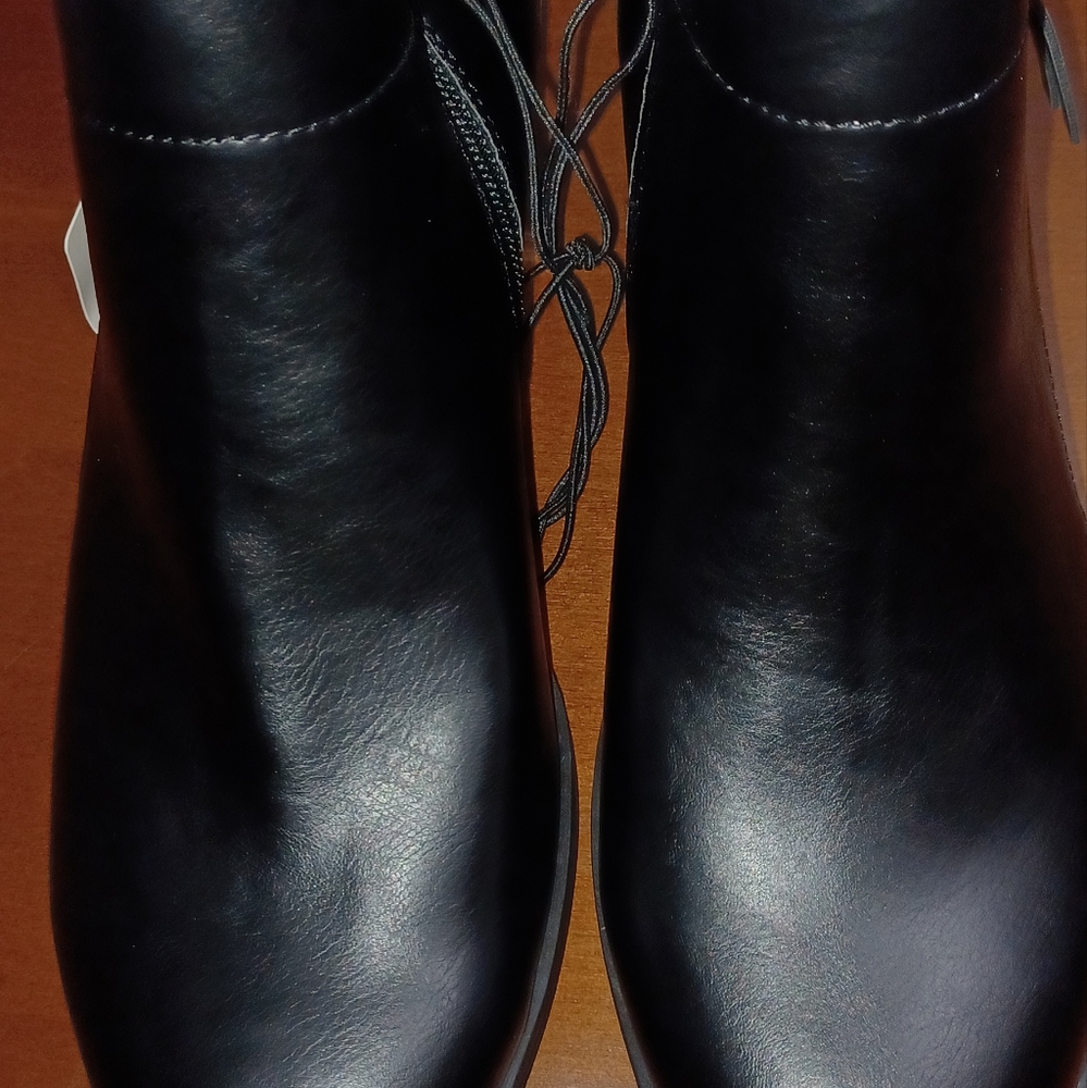 Arizona ankle black boots size 9.5 medium